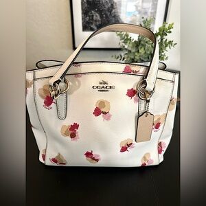 COACH Field Flora Minetta Satchel
Chalk Multi